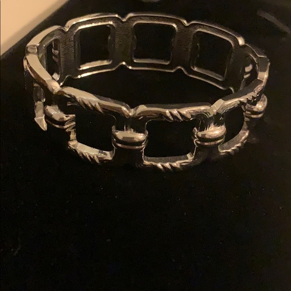Cute Silver hinged bracelet/bangle - Picture 7 of 9